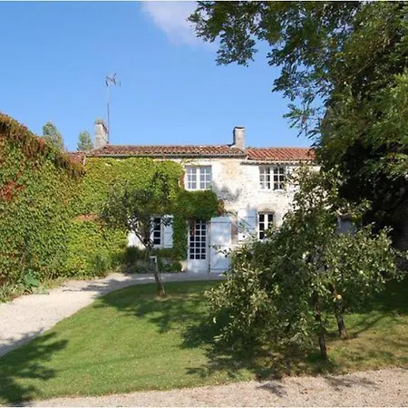 בית נופש Domaine Borgnette Fantastique Maison