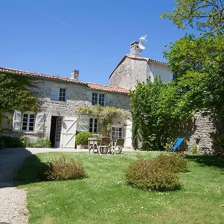 בית נופש Domaine Borgnette Fantastique Maison Moulidars